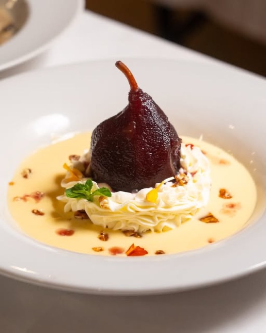 Pera al vino con crema — San Pietro